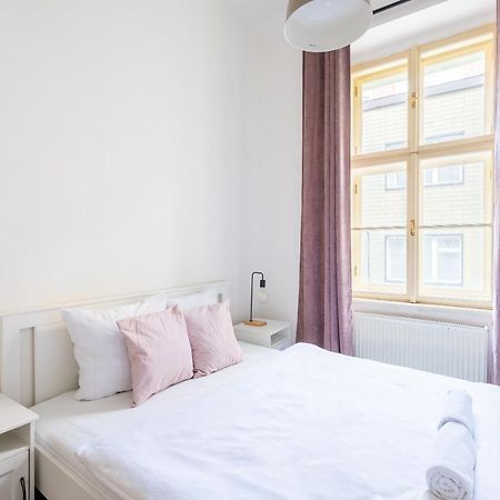 פראג Budget Reznicka Apartment מראה חיצוני תמונה