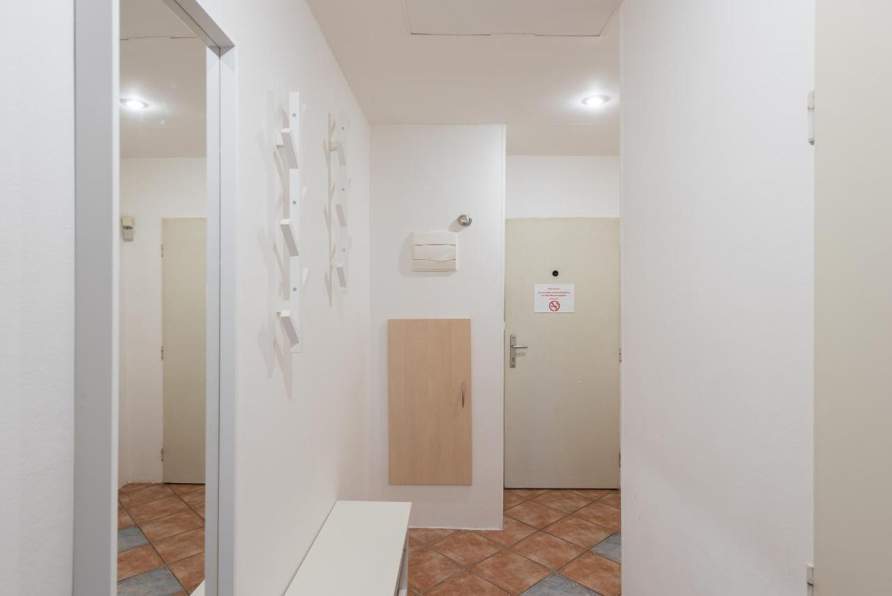 פראג Budget Reznicka Apartment מראה חיצוני תמונה